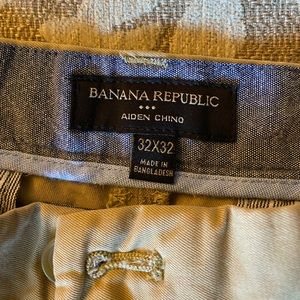 Banana Republic Aiden Chino 32x32